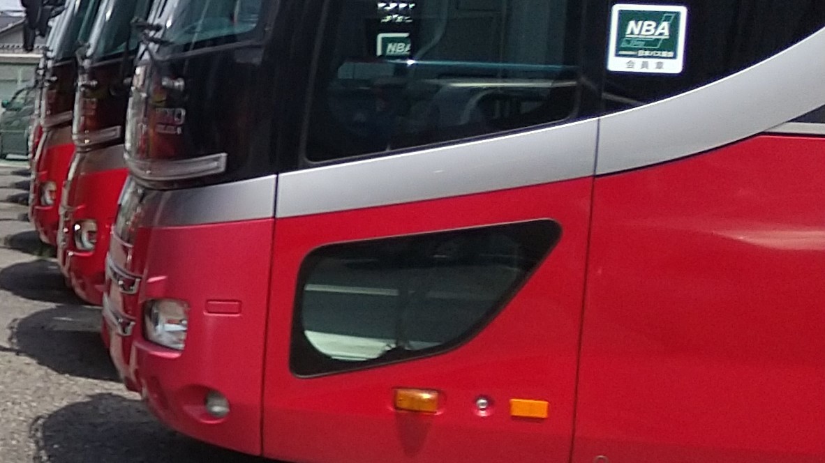 新大阪観光バスの貸切バス写真